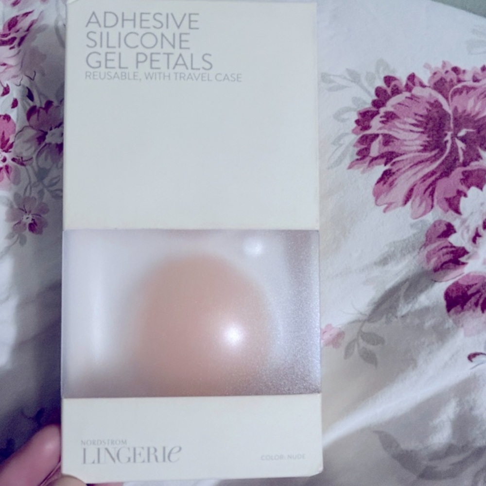 Lingerie Adhesive Silicone Gel Petals w/ Traveling Case Sz OS